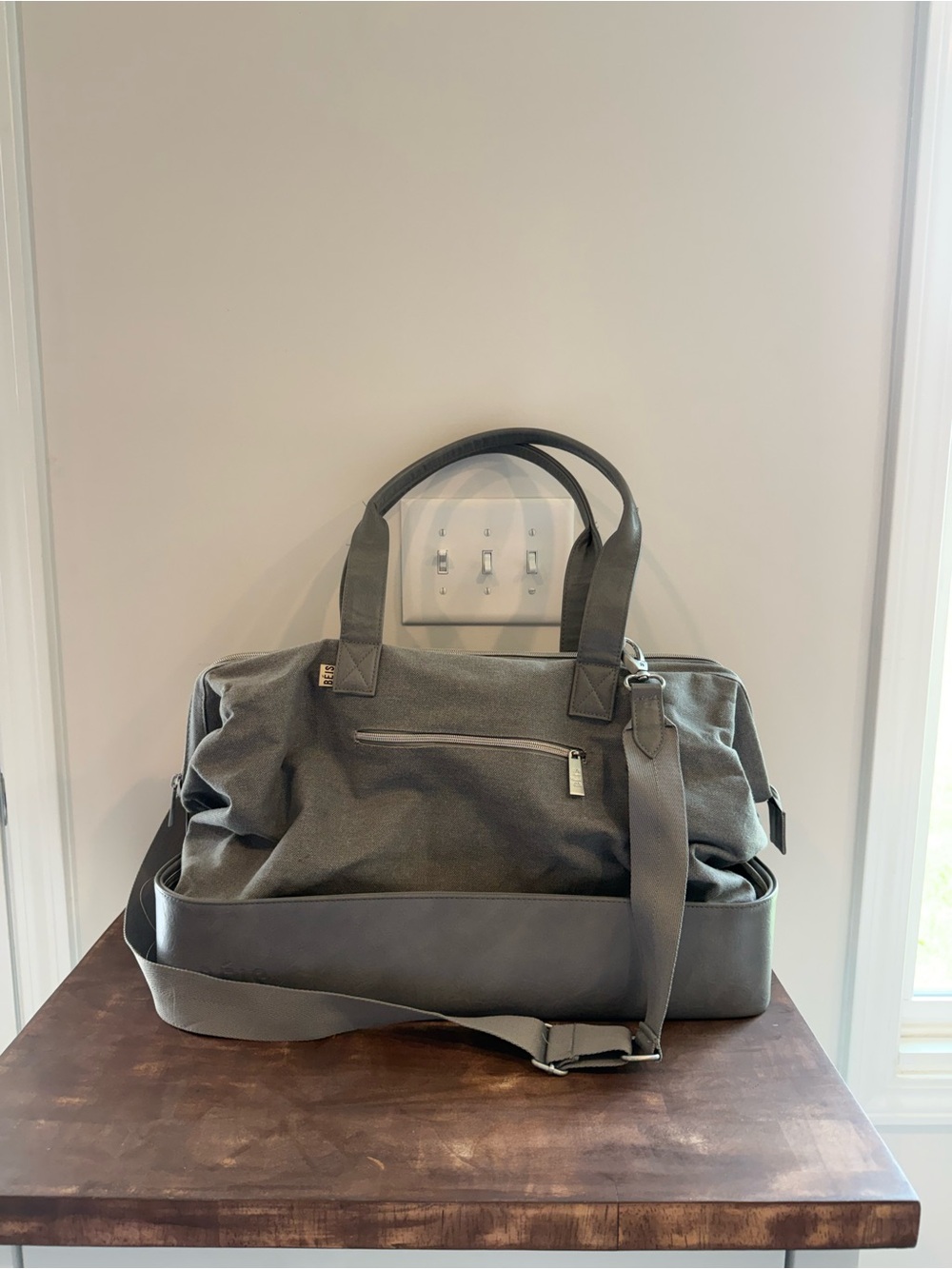 BEIS Full Size Weekender Bag (Grey)

Carry-On / Trolley Passthrough / Travel